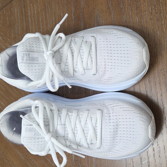 Brooks Ghost Max 2 In White, Size 7.5W/6M - Picture 5 of 14